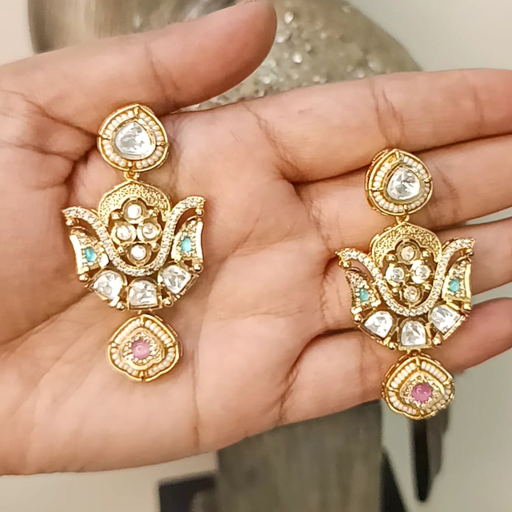 Real-Gold-Look-Earrings-With-Kundan