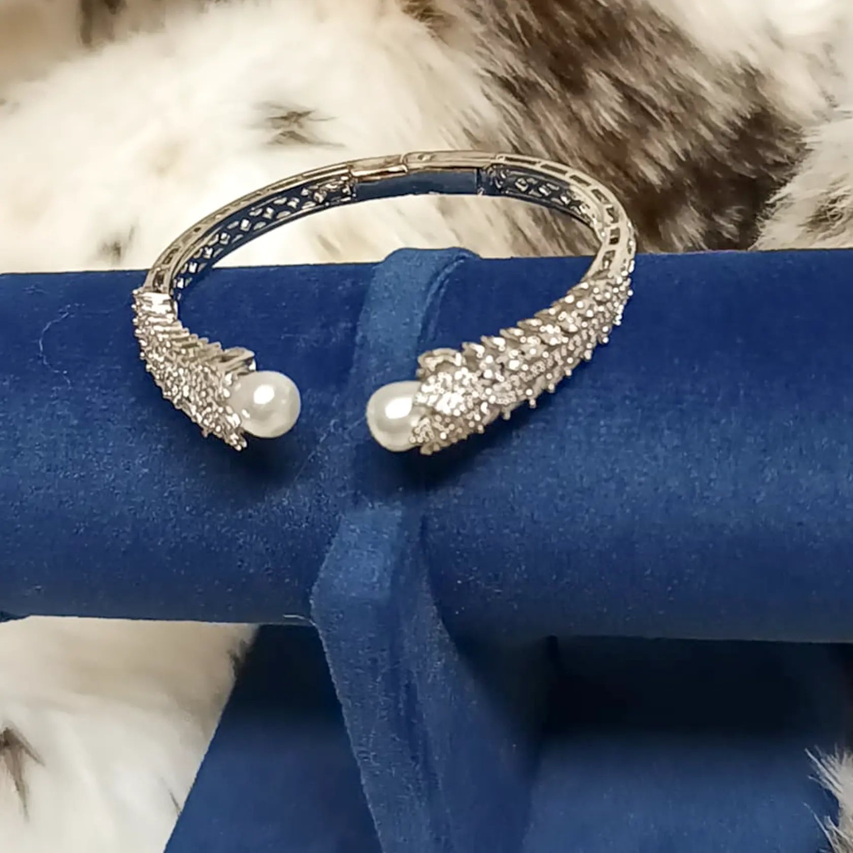 Silver-Alloy-Adjustable-Ad-Bracelet-With-Pearl