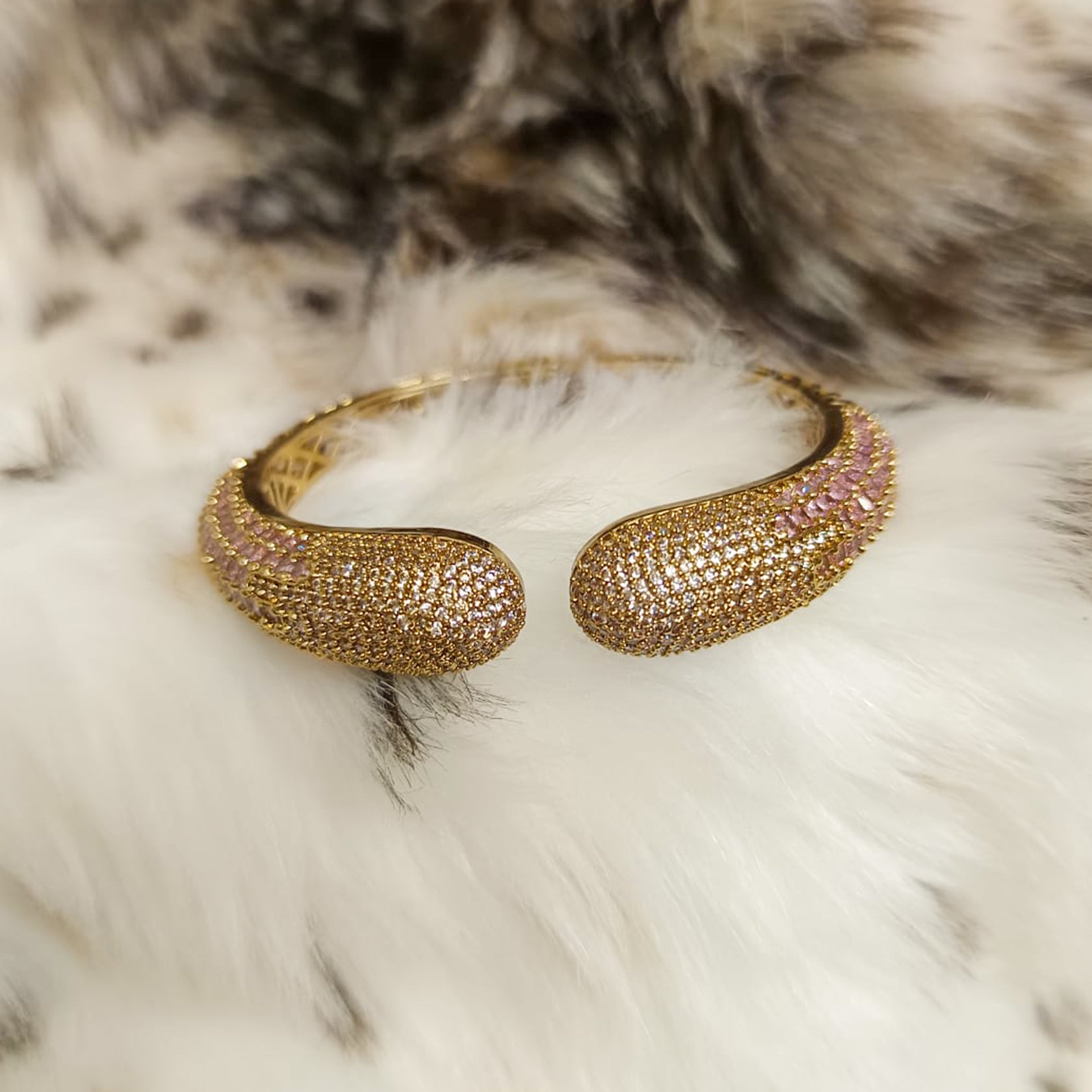 Antique-Mehndi-Polish-Adjustable-Bracelet-With-Premium-Stone