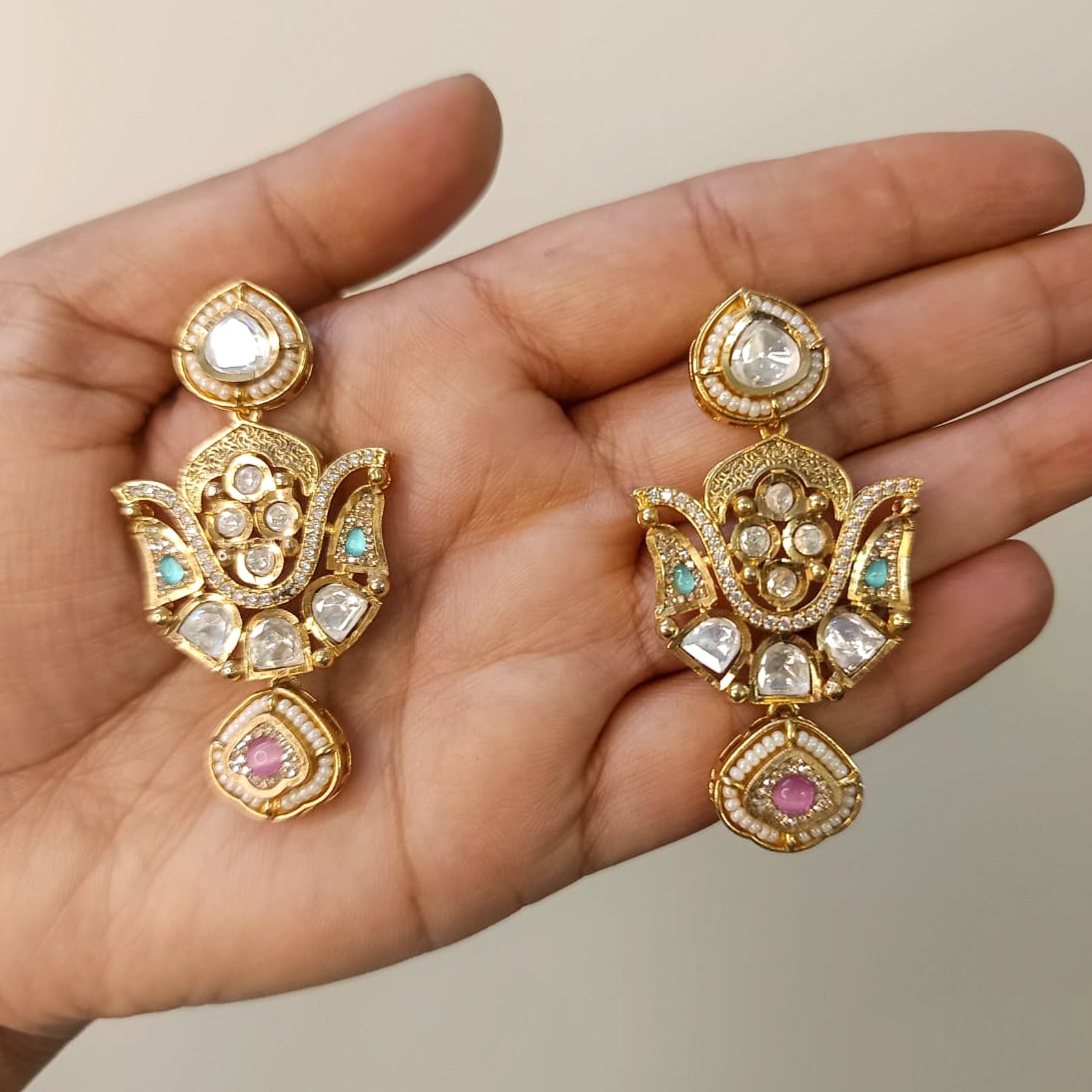 Real-Gold-Look-Earrings-With-Kundan