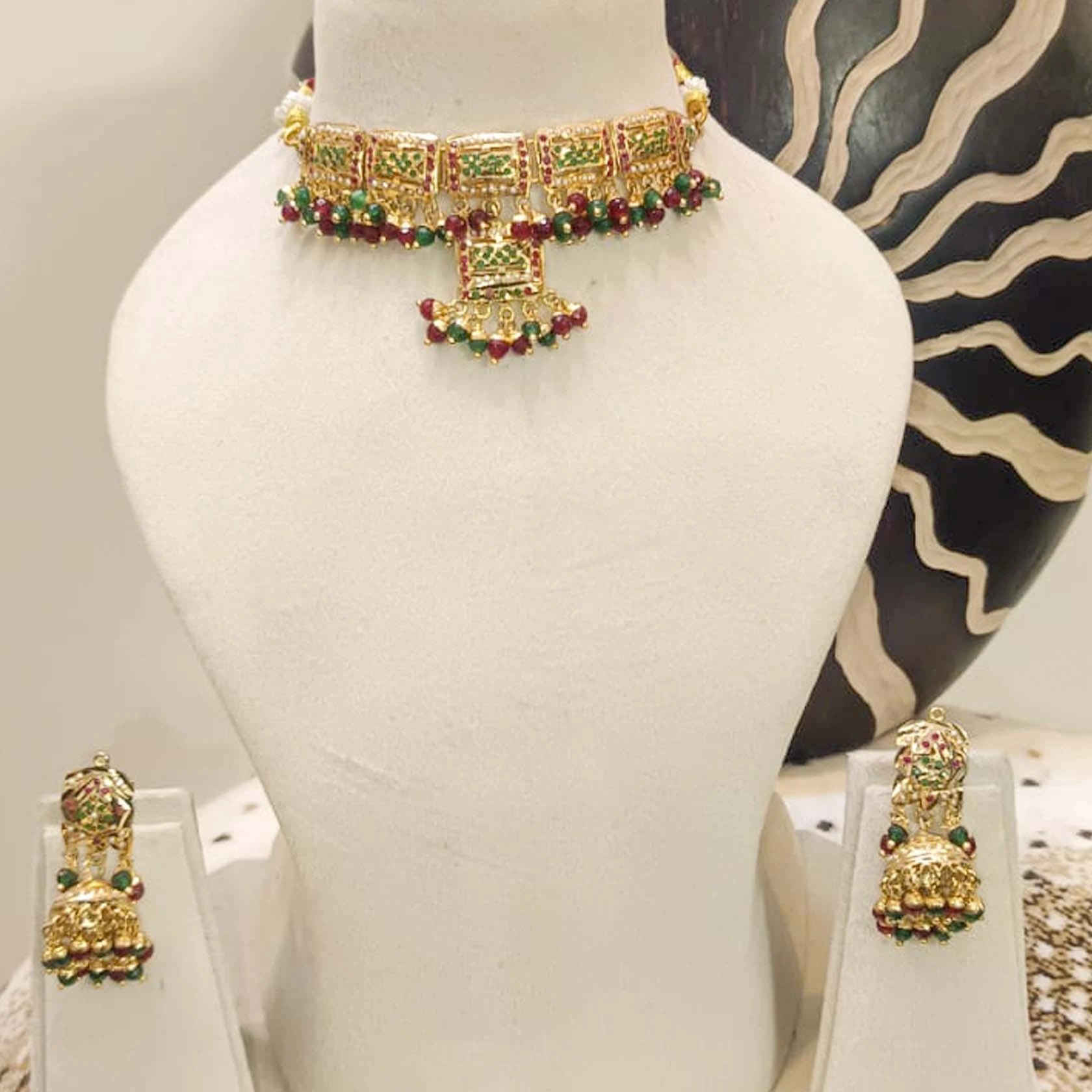 Jadau-Real-Look-Gold-Choker-Set