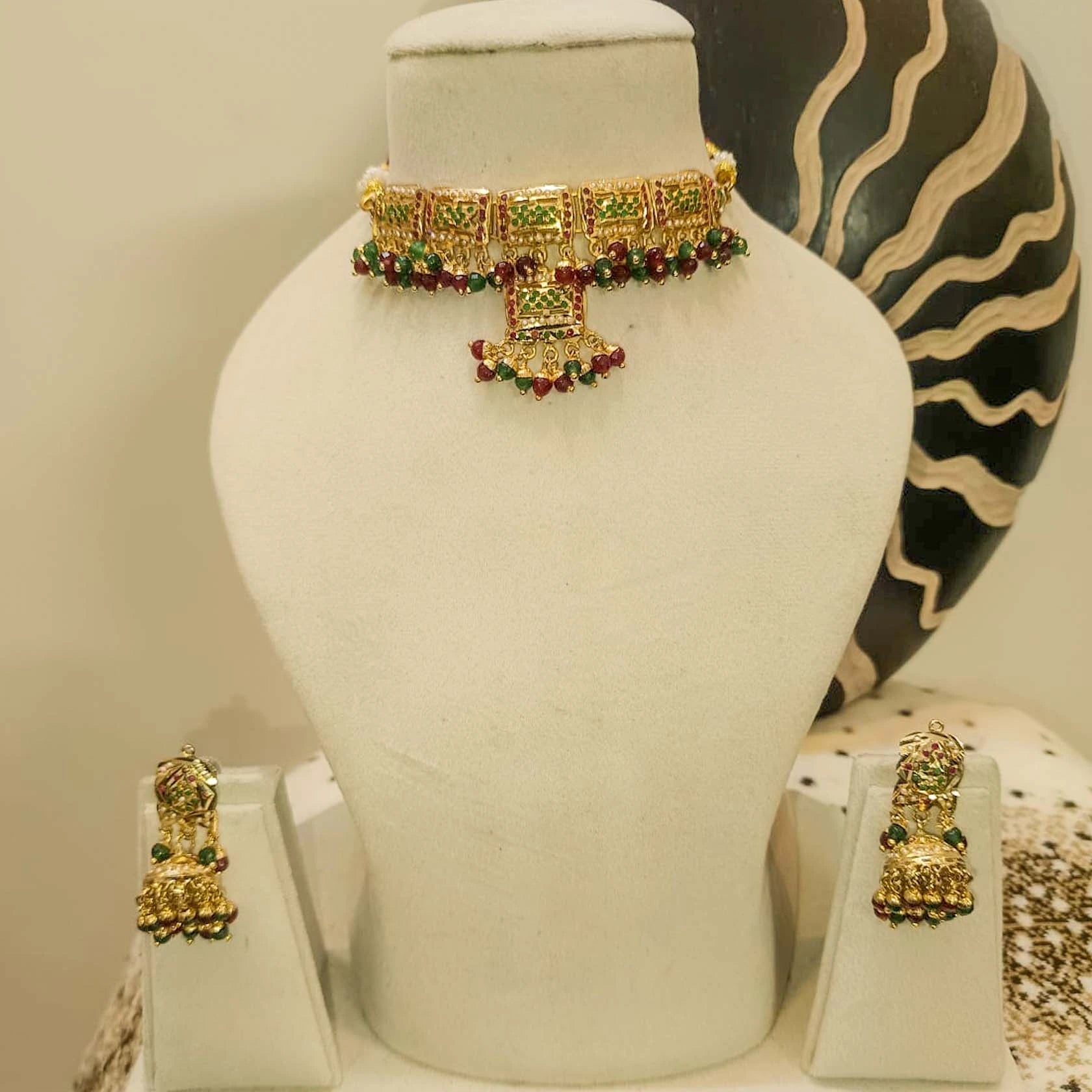 Jadau-Real-Look-Gold-Choker-Set