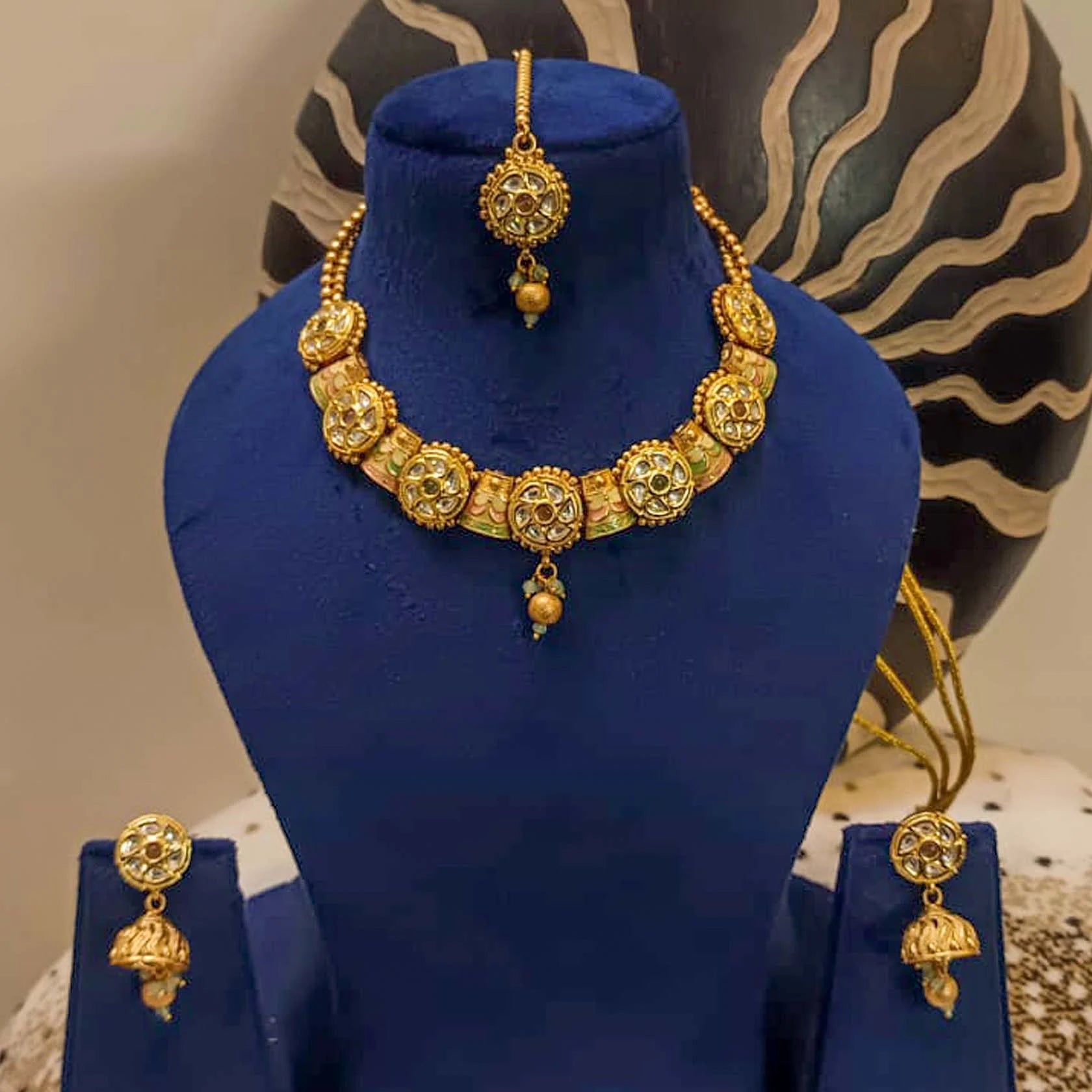 Real-Gold-Look-Kundan-Necklace-Set-With-Jhumki-Earrings-Maang-Tikka