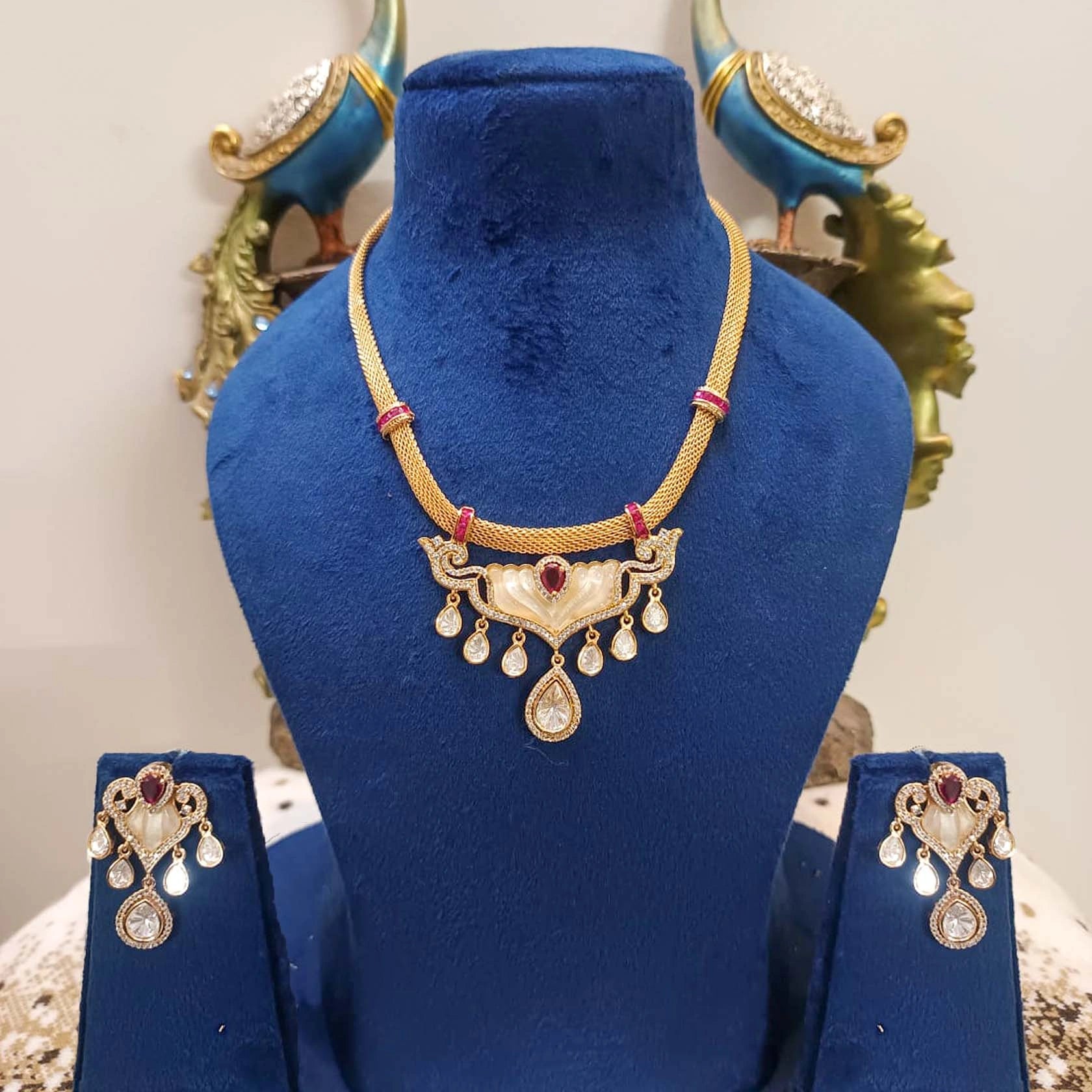 Real-Look-Pendant-Set-With-Mother-Pearl-Ruby-Tyaani-Kundan