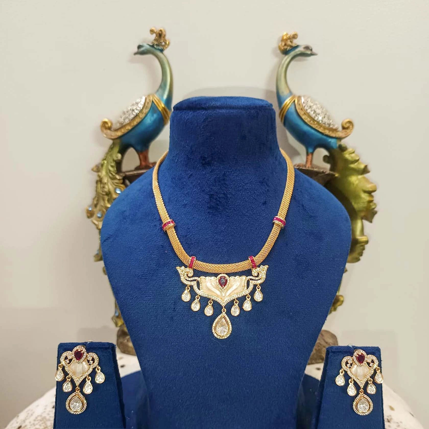 Real-Look-Pendant-Set-With-Mother-Pearl-Ruby-Tyaani-Kundan