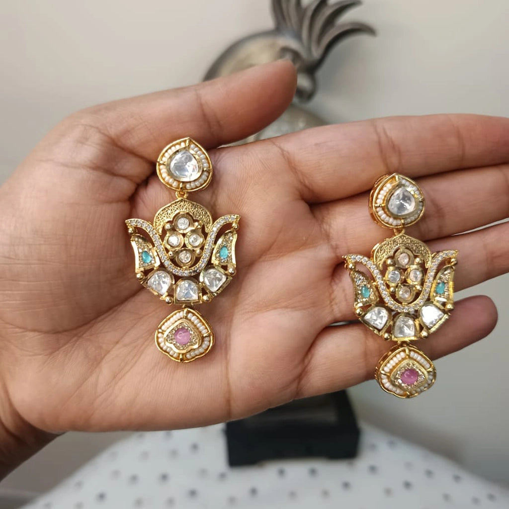 Real-Gold-Look-Earrings-With-Kundan